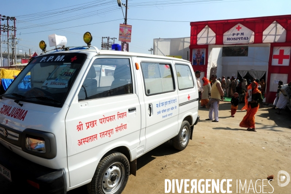 Kumbh Mela Hindu pilgrimage logistics and daily life 2013. Kumbh Mela hindous logistique du pèlerinage et vie quotidienne 2013.