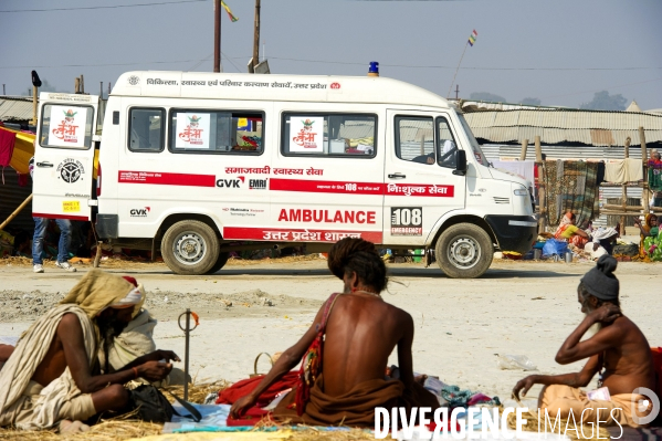 Kumbh Mela Hindu pilgrimage logistics and daily life 2013. Kumbh Mela hindous logistique du pèlerinage et vie quotidienne 2013.