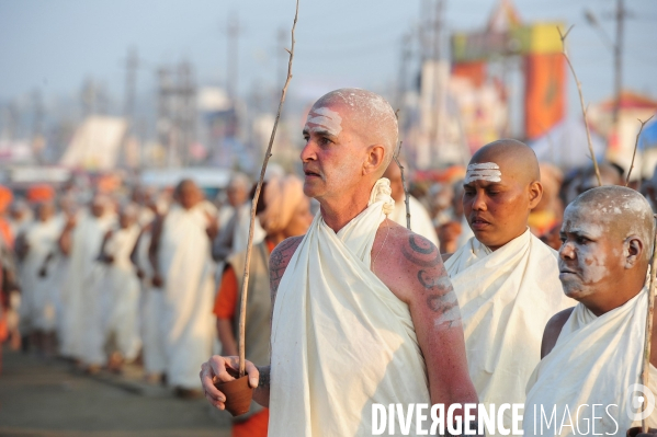 Kumbh Mela Hindu pilgrimage logistics and daily life 2013. Kumbh Mela hindous logistique du pèlerinage et vie quotidienne 2013.