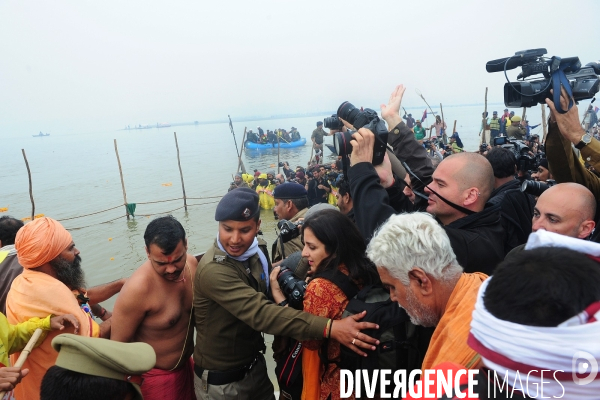 Kumbh Mela Hindu pilgrimage logistics and daily life 2013. Kumbh Mela hindous logistique du pèlerinage et vie quotidienne 2013.