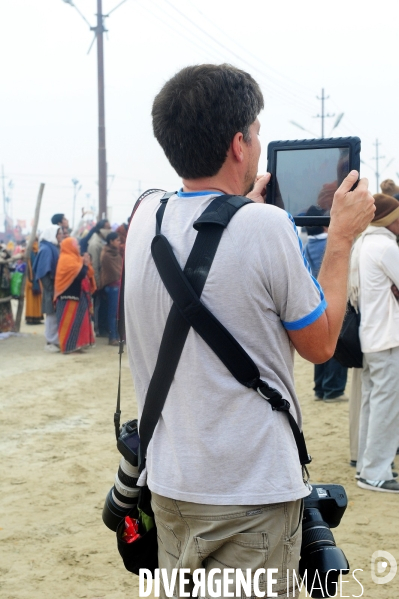 Kumbh Mela Hindu pilgrimage logistics and daily life 2013. Kumbh Mela hindous logistique du pèlerinage et vie quotidienne 2013.