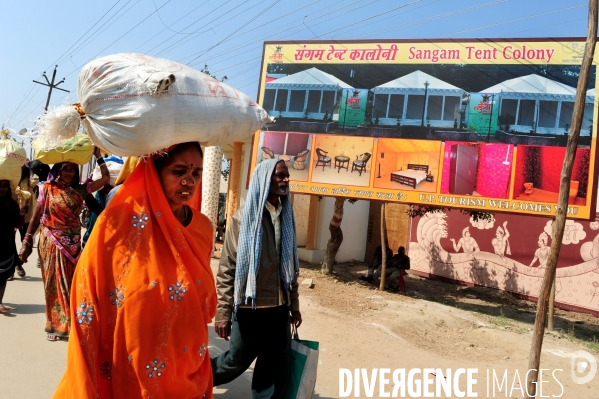 Kumbh Mela Hindu pilgrimage logistics and daily life 2013. Kumbh Mela hindous logistique du pèlerinage et vie quotidienne 2013.