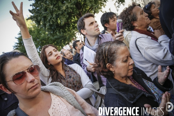 Hommage des musulmans à Hervé Gourdel devant la mosquée de Paris