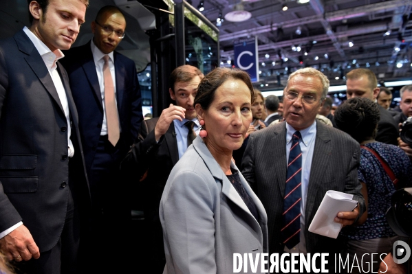 Emmanuel Macron et Segolene Royal au mondial de l automobile