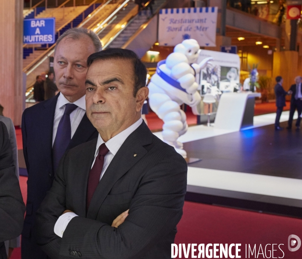 Sécurité maximum pour François Hollande, président ,au salon de l Auto 2014