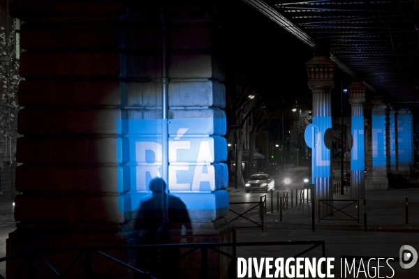 Nuit Blanche 2014.Anamorphosis, projection de Boa Mistura sur les piles du métro aerien boulevard Vincent Auriol.
