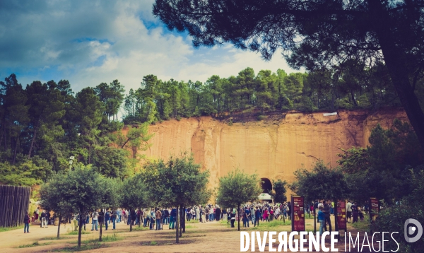 Mobilisation dans les ocres du Luberon contre le gaz de schiste.