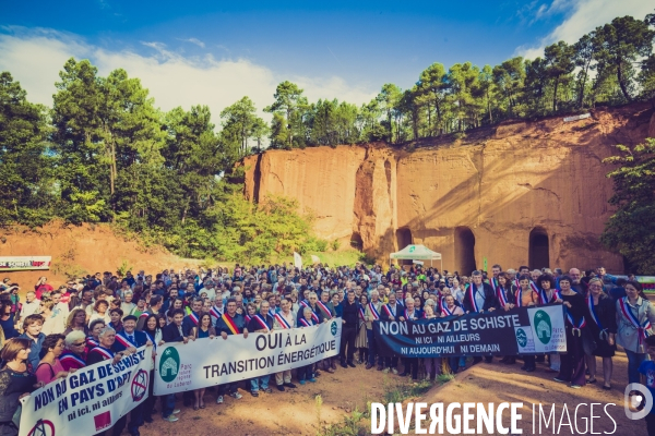 Mobilisation dans les ocres du Luberon contre le gaz de schiste.