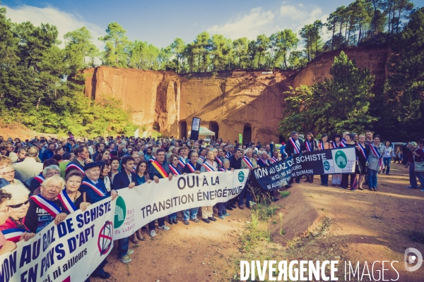 Mobilisation dans les ocres du Luberon contre le gaz de schiste.