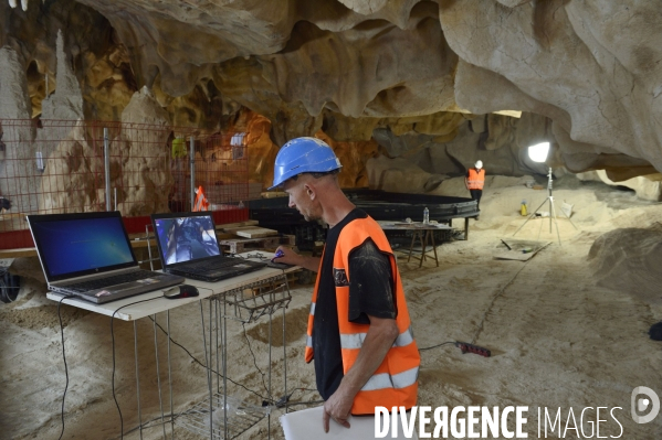 Chantier Caverne du Pont d Arc, reproduction de la grotte Chauvet
