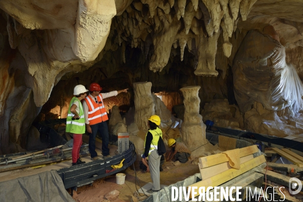 Chantier Caverne du Pont d Arc, reproduction de la grotte Chauvet