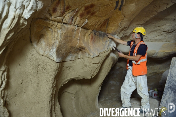 Chantier Caverne du Pont d Arc, reproduction de la grotte Chauvet