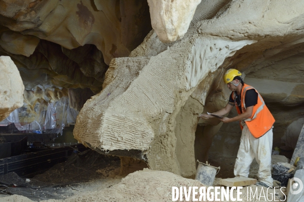 Chantier Caverne du Pont d Arc, reproduction de la grotte Chauvet