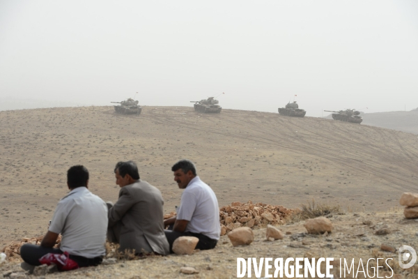 Combat in Kobani, Turkey-Syria Border. Combat dans Kobané, Frontaliers entre Syrie et Turquie.