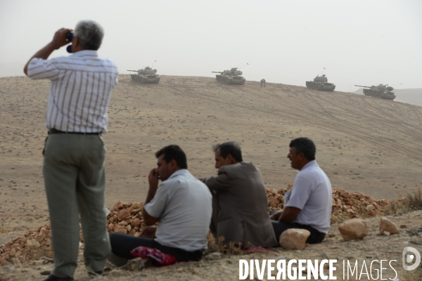 Combat in Kobani, Turkey-Syria Border. Combat dans Kobané, Frontaliers entre Syrie et Turquie.