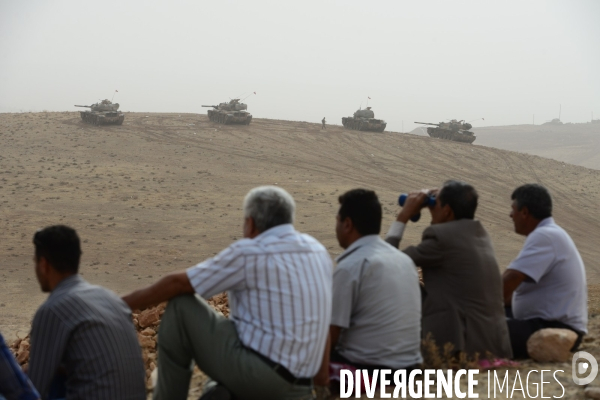 Combat in Kobani, Turkey-Syria Border. Combat dans Kobané, Frontaliers entre Syrie et Turquie.