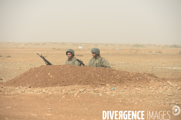 Combat in Kobani, Turkey-Syria Border. Combat dans Kobané, Frontaliers entre Syrie et Turquie.