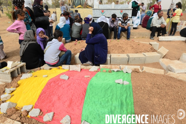 Funeral of Syrian Kurdish fighters of Kobani,  Les funérailles de combattants kurdes syriens de Kobani,