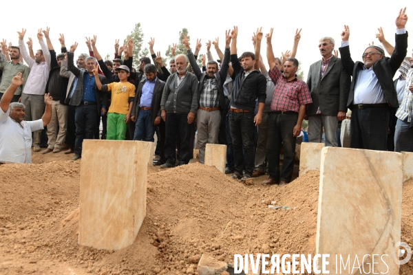 Funeral of Syrian Kurdish fighters of Kobani,  Les funérailles de combattants kurdes syriens de Kobani,