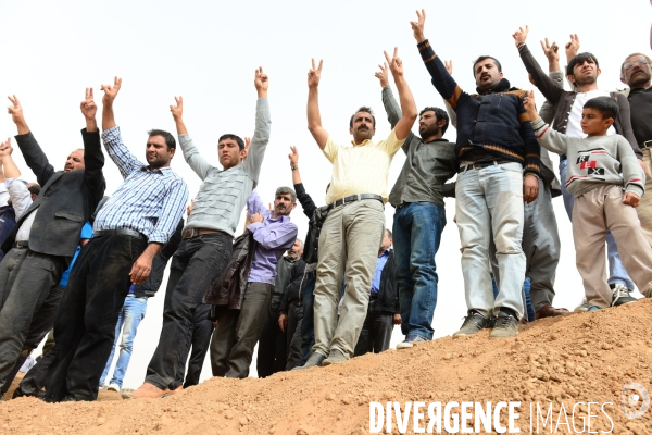 Funeral of Syrian Kurdish fighters of Kobani,  Les funérailles de combattants kurdes syriens de Kobani,