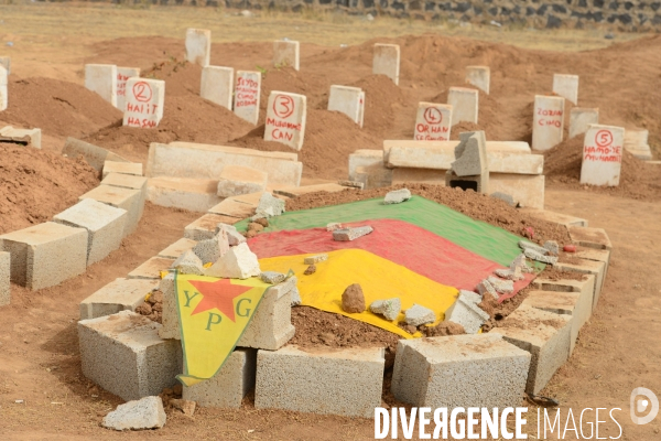 Funeral of Syrian Kurdish fighters of Kobani,  Les funérailles de combattants kurdes syriens de Kobani,