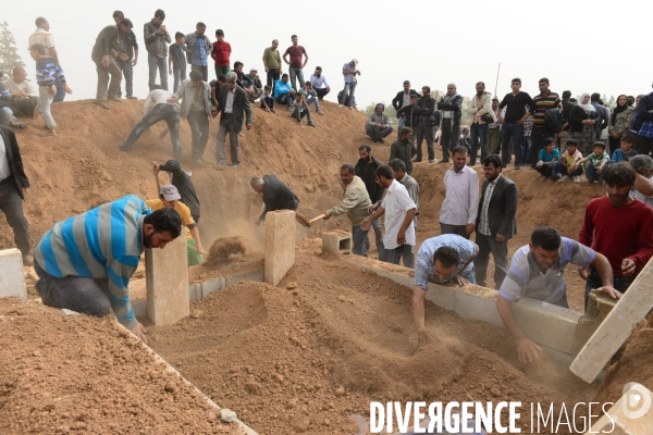 Funeral of Syrian Kurdish fighters of Kobani,  Les funérailles de combattants kurdes syriens de Kobani,