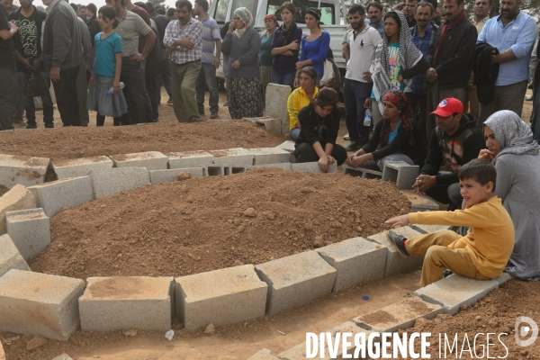 Funeral of Syrian Kurdish fighters of Kobani,  Les funérailles de combattants kurdes syriens de Kobani,