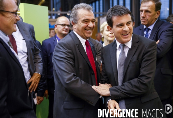 Le Premier Ministre Manuel VALLS visite le SIAL 2014 (Salon de l industrie agroalimentaire)  en compagnie du Ministre de l agriculture et de l agroalimentaire Stéphane LE FOLL.