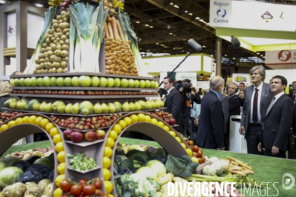 Le Premier Ministre Manuel VALLS visite le SIAL 2014 (Salon de l industrie agroalimentaire)  en compagnie du Ministre de l agriculture et de l agroalimentaire Stéphane LE FOLL.