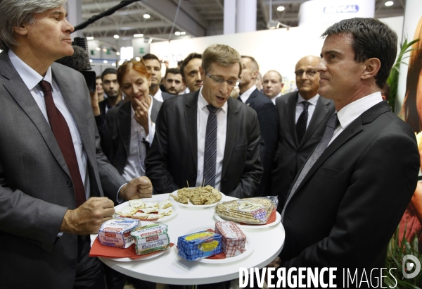 Le Premier Ministre Manuel VALLS visite le SIAL 2014 (Salon de l industrie agroalimentaire)  en compagnie du Ministre de l agriculture et de l agroalimentaire Stéphane LE FOLL.