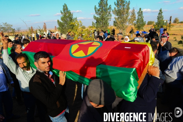 Funeral of Kurdish fighters, killed in the fighting with the Islamic State in Kobani. Funérailles de combattants kurdes, tués dans les combats avec l ¢tat islamique en Kobané.