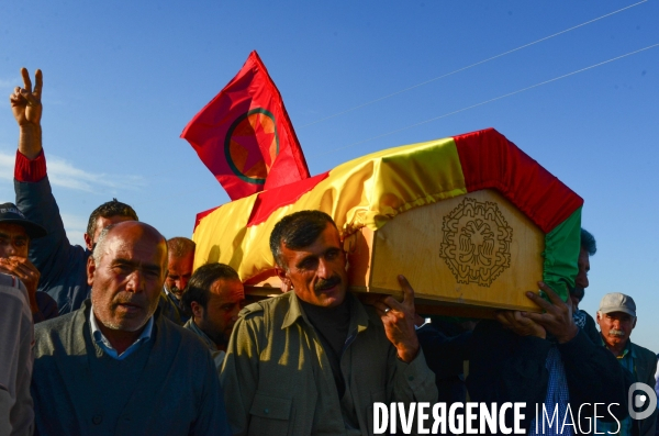 Funeral of Kurdish fighters, killed in the fighting with the Islamic State in Kobani. Funérailles de combattants kurdes, tués dans les combats avec l ¢tat islamique en Kobané.