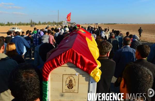 Funeral of Kurdish fighters, killed in the fighting with the Islamic State in Kobani. Funérailles de combattants kurdes, tués dans les combats avec l ¢tat islamique en Kobané.