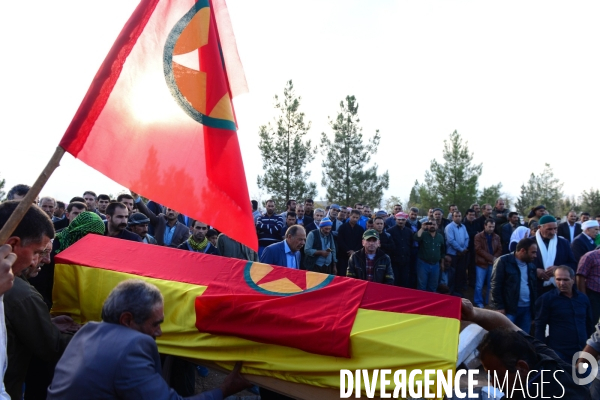 Funeral of Kurdish fighters, killed in the fighting with the Islamic State in Kobani. Funérailles de combattants kurdes, tués dans les combats avec l ¢tat islamique en Kobané.