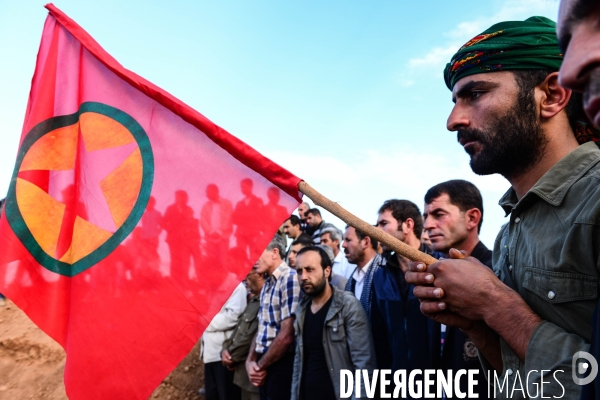 Funeral of Kurdish fighters, killed in the fighting with the Islamic State in Kobani. Funérailles de combattants kurdes, tués dans les combats avec l ¢tat islamique en Kobané.