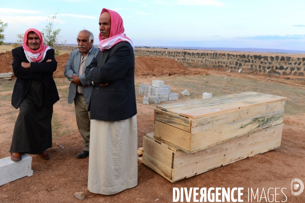 Funeral of Kurdish fighters, killed in the fighting with the Islamic State in Kobani. Funérailles de combattants kurdes, tués dans les combats avec l ¢tat islamique en Kobané.