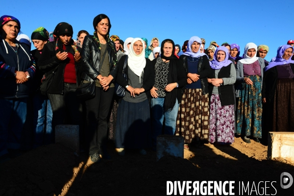 Funeral of Kurdish fighters, killed in the fighting with the Islamic State in Kobani. Funérailles de combattants kurdes, tués dans les combats avec l ¢tat islamique en Kobané.