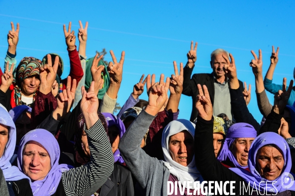 Funeral of Kurdish fighters, killed in the fighting with the Islamic State in Kobani. Funérailles de combattants kurdes, tués dans les combats avec l ¢tat islamique en Kobané.