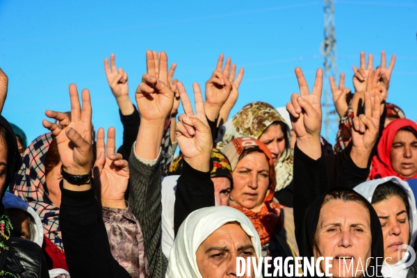 Funeral of Kurdish fighters, killed in the fighting with the Islamic State in Kobani. Funérailles de combattants kurdes, tués dans les combats avec l ¢tat islamique en Kobané.