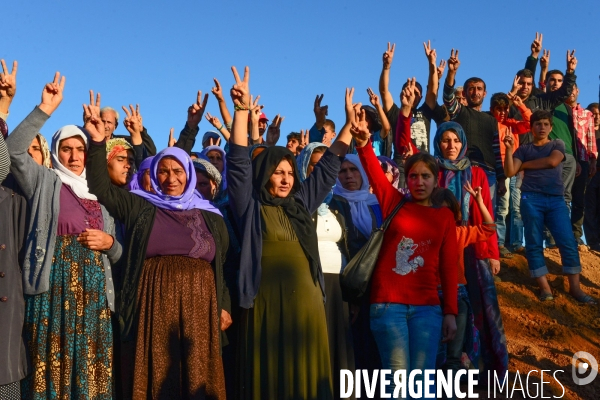 Funeral of Kurdish fighters, killed in the fighting with the Islamic State in Kobani. Funérailles de combattants kurdes, tués dans les combats avec l ¢tat islamique en Kobané.