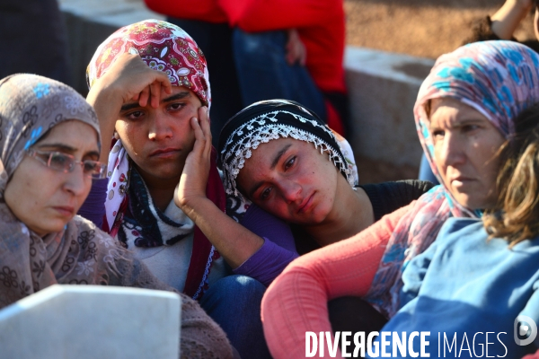 Funeral of Kurdish fighters, killed in the fighting with the Islamic State in Kobani. Funérailles de combattants kurdes, tués dans les combats avec l État islamique en Kobané.