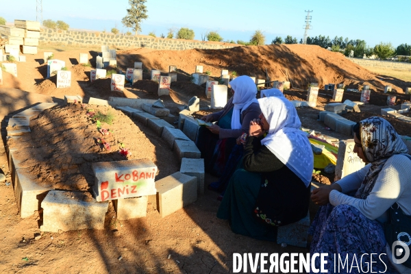 Funeral of Kurdish fighters, killed in the fighting with the Islamic State in Kobani. Funérailles de combattants kurdes, tués dans les combats avec l ¢tat islamique en Kobané.