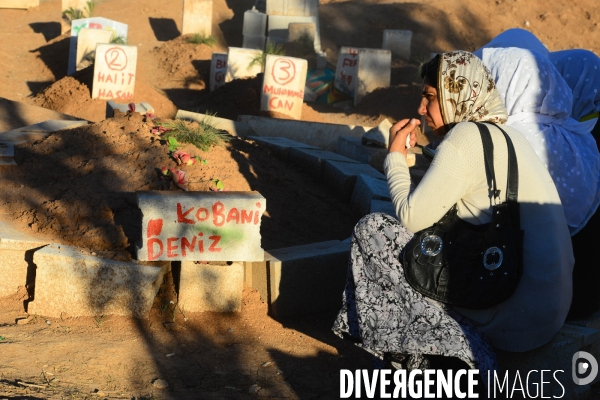 Funeral of Kurdish fighters, killed in the fighting with the Islamic State in Kobani. Funérailles de combattants kurdes, tués dans les combats avec l ¢tat islamique en Kobané.