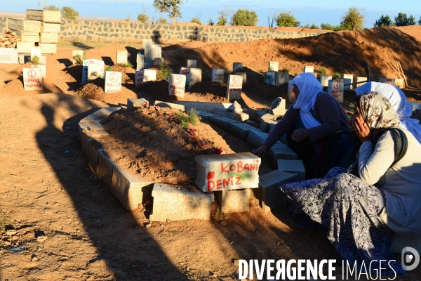 Funeral of Kurdish fighters, killed in the fighting with the Islamic State in Kobani. Funérailles de combattants kurdes, tués dans les combats avec l ¢tat islamique en Kobané.