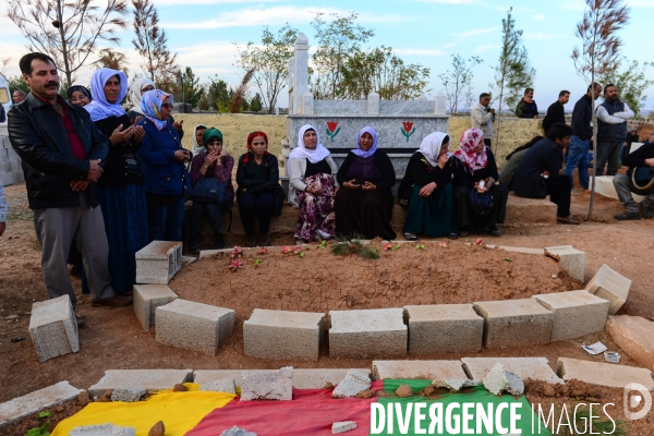 Funeral of Kurdish fighters, killed in the fighting with the Islamic State in Kobani. Funérailles de combattants kurdes, tués dans les combats avec l ¢tat islamique en Kobané.