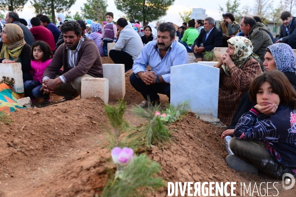 Funeral of Kurdish fighters, killed in the fighting with the Islamic State in Kobani. Funérailles de combattants kurdes, tués dans les combats avec l ¢tat islamique en Kobané.