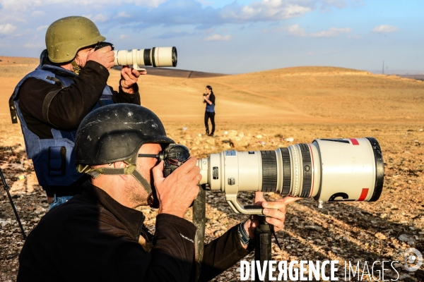 Members of the media the foreign and local press covering Battle for Kobani, Les membres des médias de la presse étrangère et locale couvrant bataille pour Kobani,