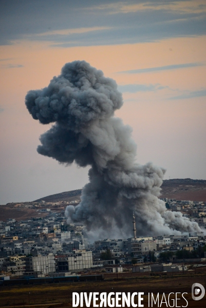 Combat in Kobani, Turkey-Syria Border. Combat dans Kobané, Frontaliers entre Syrie et Turquie.