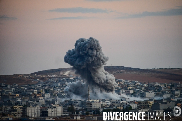 Combat in Kobani, Turkey-Syria Border. Combat dans Kobané, Frontaliers entre Syrie et Turquie.