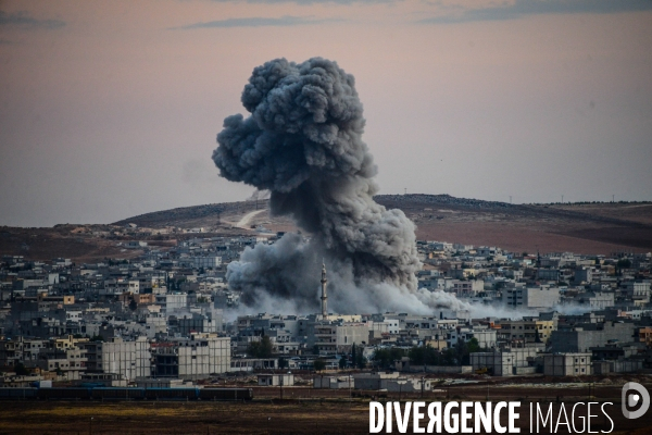 Combat in Kobani, Turkey-Syria Border. Combat dans Kobané, Frontaliers entre Syrie et Turquie.